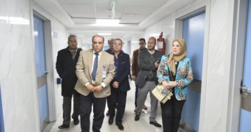 جولة هيئة مكتب نقابة أطباء القاهرة بمستشفى الهلال