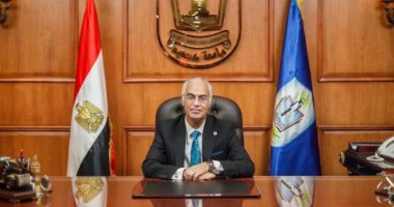 الدكتور أيمن إبراهيم رئيس جامعة بورسعيد