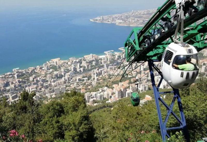 إنقاذ أشخاص علقوا في مقصورات التلفريك في لبنان بسبب ”عطل ميكانيكي”