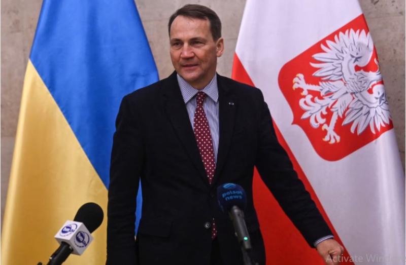 وزير خارجية بولندا رادوسلاف سيكورسكي