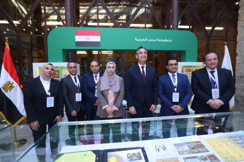 رئيس البريد المصري يفتتح ”المعرض العربي للطوابع” ( صور )