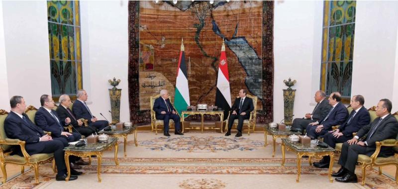 الرئيس السيسي يستقبل نظيره الفلسطيني بقصر الإتحادية