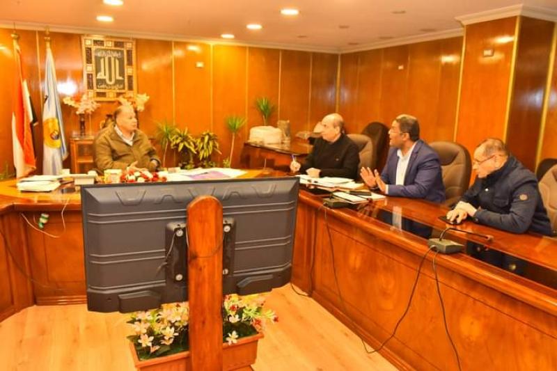 محافظ أسيوط يؤكد اهتمام الدولة بالارتقاء بمستوى الخدمات المقدمة للمواطنين ويوجه بنهو أعمال مشروعات برنامج التنمية المحلية بصعيد مصر