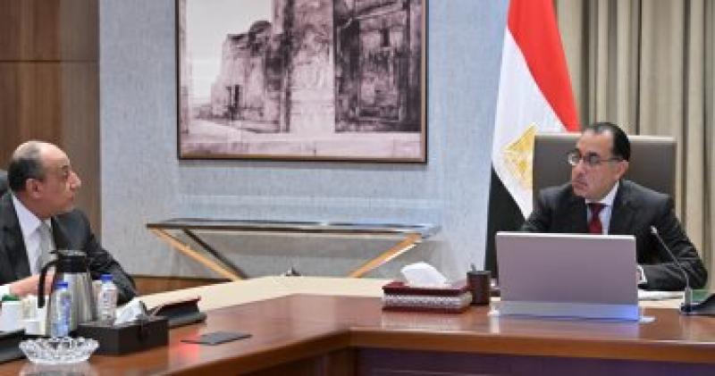 رئيس الوزراء يستعرض إجراءات استغلال المنطقة الاستثمارية بمطار ”شرم الشيخ”