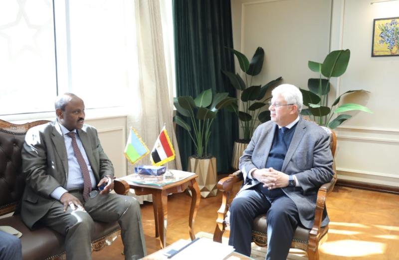 وزير التعليم العالي يستقبل سفير جيبوتي لبحث سبل التعاون الأكاديمي والبحثي (صور)