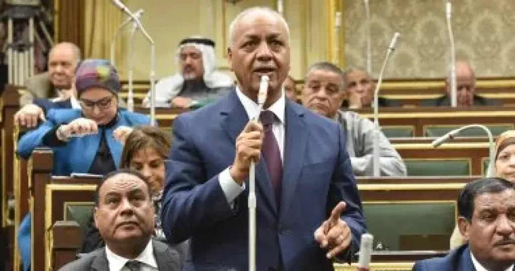 مصطفى بكرى يطالب بمراجعة الضرائب على أعضاء هيئة التدريس بالجامعات