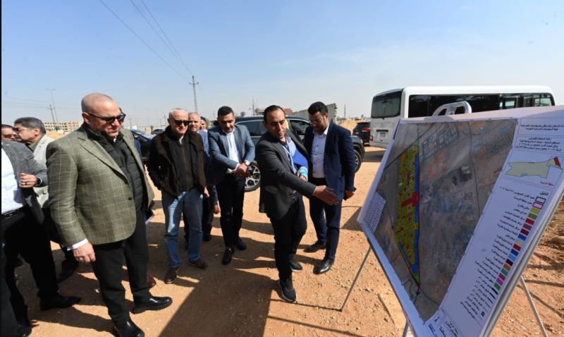 وزير الإسكان يتفقد أعمال الطرق والمرافق بالمناطق المضافة لمدينة الشروق (صور)