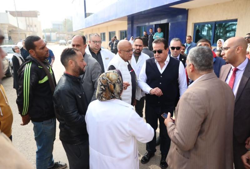 وزير الصحة يوجه بالتحقيق مع رؤساء الأقسام المتغيبين بمستشفى بني سويف التخصصي (صور)