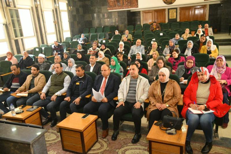محافظ الغربية يوجه بإعداد سفراء للمشروع القومي لتنمية الأسرة المصرية