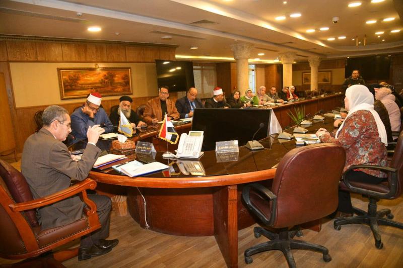 محافظ الغربية يترأس اجتماع لجان المشروع القومي لتنمية الأسرة المصرية
