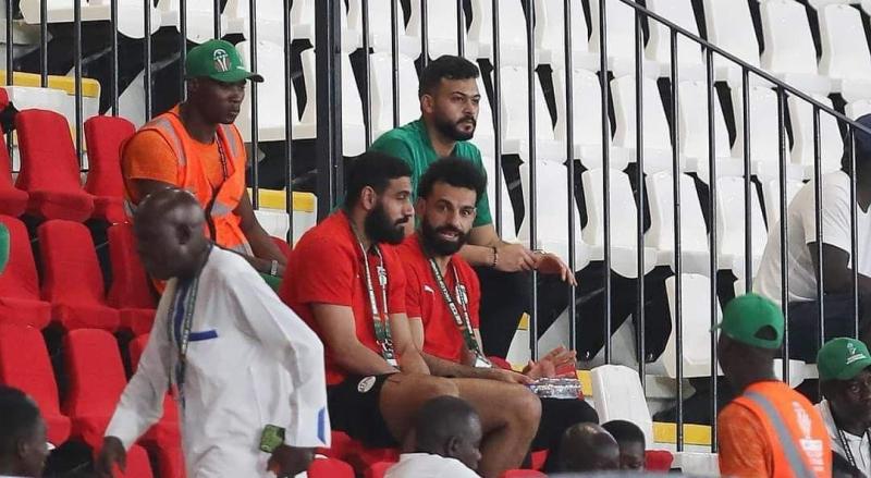 محمد صلاح يؤازر منتخب مصر من المدرجات في مواجهة الرأس الأخضر بأمم إفريقيا