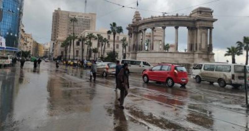 أمطار غزيرة على الإسكندرية تزامنا مع نوة الكرم