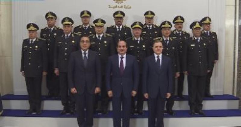 الرئيس عبد الفتاح السيسي مع أعضاء المجلس الأعلى للشرطة