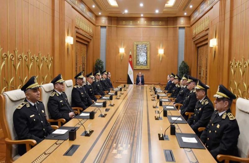 الرئيس السيسي يجتمع مع أعضاء المجلس الأعلى للشرطة