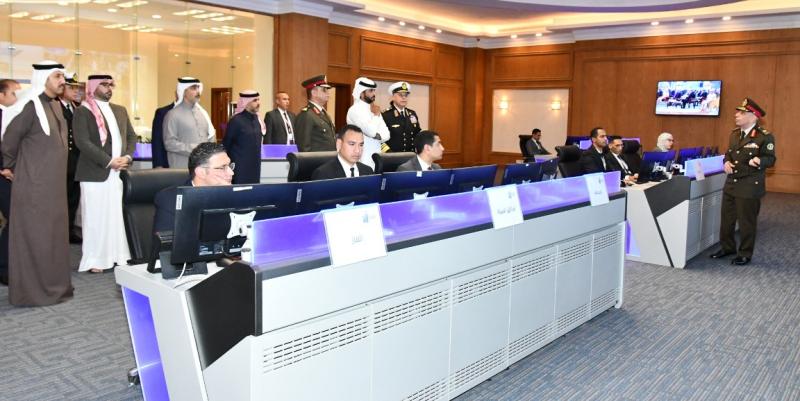 قائد الحرس الملكى وأمين عام مجلس الدفاع الأعلى بالبحرين يتفقد عدد من المنشآت بمقر القيادة الإستراتيجية (صور)