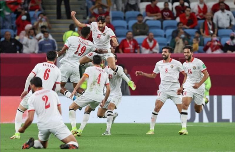 الأردن يخطف فوزًا ماراثونيًا من العراق ويتأهل لربع نهائي كأس آسيا