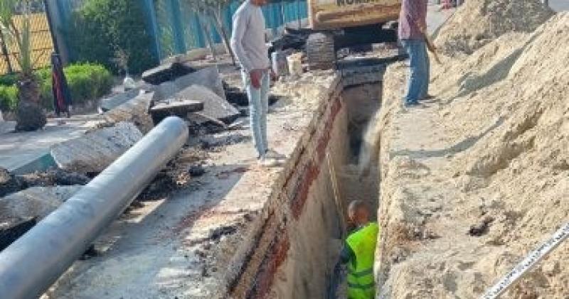مياه القناة : الانتهاء من اصلاح كسر خط مياه ٣٠٠ مم بمدينة فايد بالإسماعيلية وإعادة ضخ المياه للمناطق المتأثرة