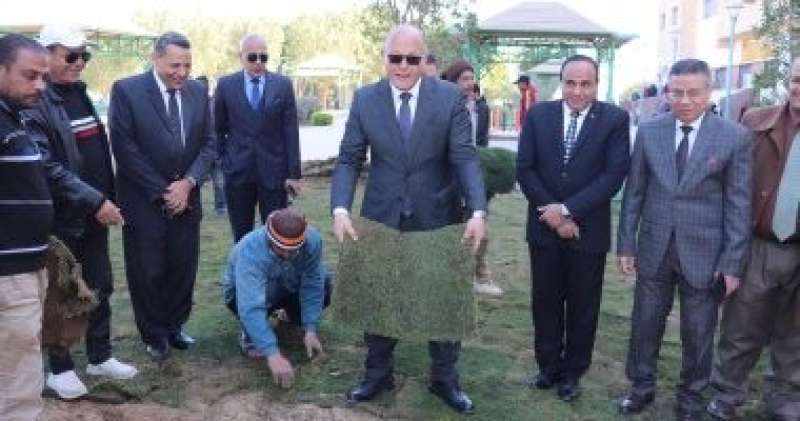 رئيس جامعة سوهاج يشارك فى زراعة 1000 متر نجيل ضمن ”100 مليون شجرة”