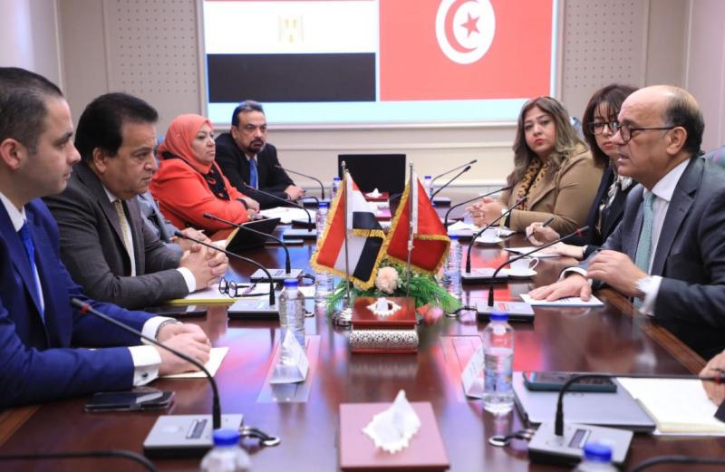 وزير الصحة يستقبل السفير التونسي لبحث سبل التعاون بين البلدين في القطاع الصحي (صور)
