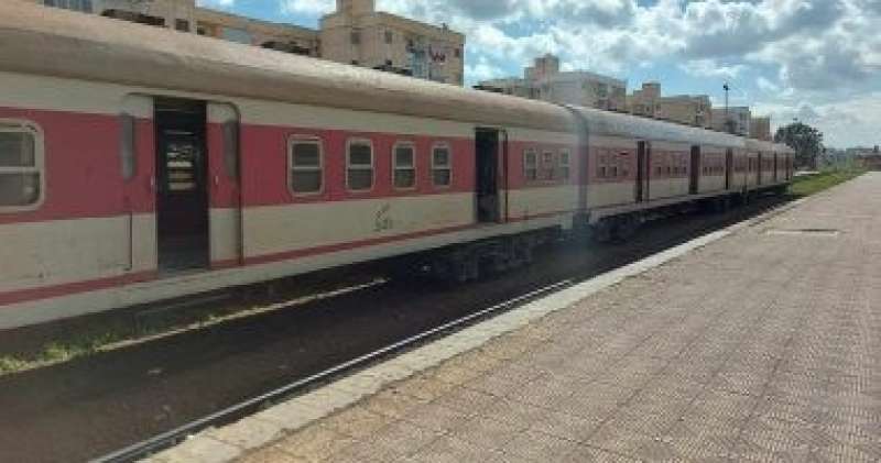 إصابة شاب إثر سقوطه من قطار فى محطة نجع حمادى بقنا