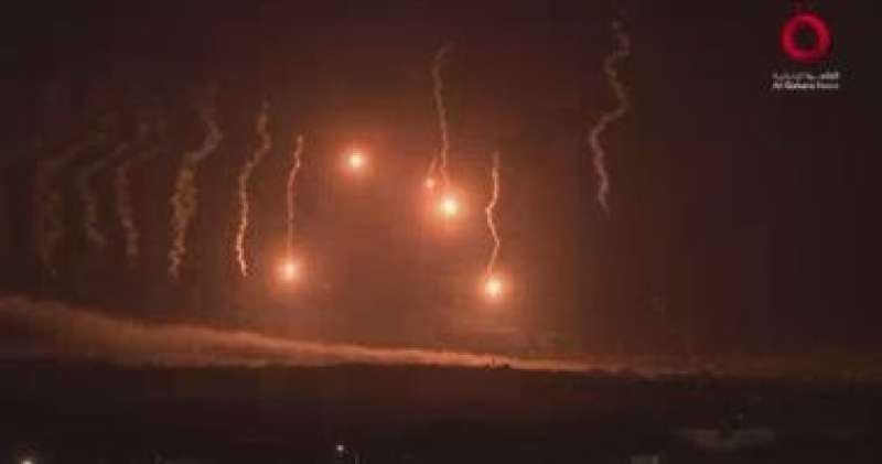 إعلام فلسطيني: قصف مدفعي على وسط وجنوبي خان يونس بقطاع غزة