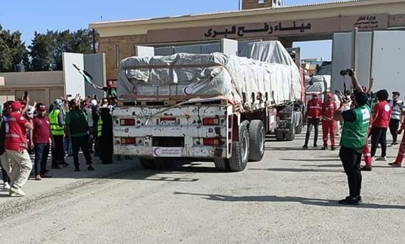 إدخال 80 شاحنة مساعدات للفلسطينيين بقطاع غزة عبر ميناء رفح البري