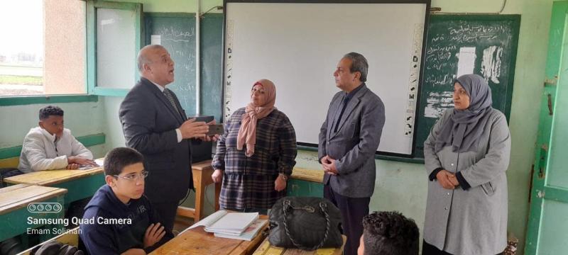 عبد الرؤوف يتابع انتظام الدراسة بمدارس ادارة فاقوس التعليمية