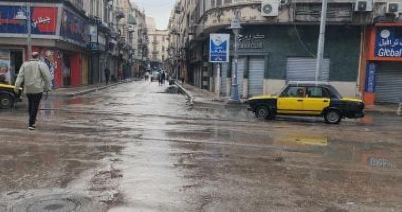 أمطار غزيرة تضرب الإسكندرية مع انخفاض درجات الحرارة.. فيديو وصور