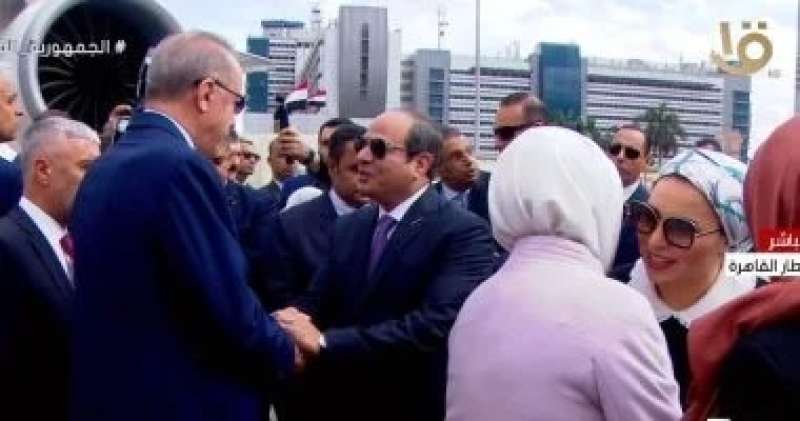 الرئيس السيسى يستقبل نظيره التركى أردوغان لدى وصوله مطار القاهرة