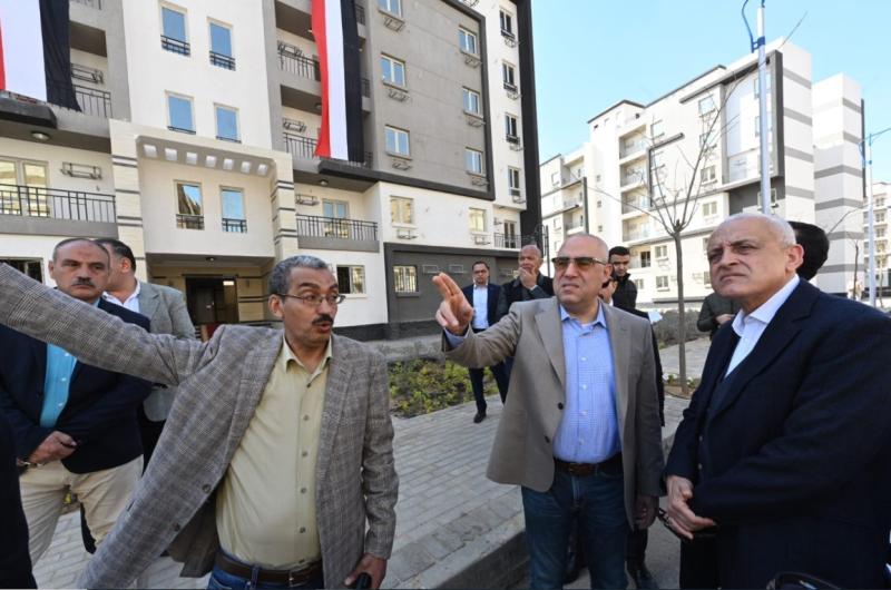 وزير الإسكان يتفقد الموقف التنفيذى للوحدات السكنية بمشروع ”زهرة العاصمة” بمدينة بدر (صور)