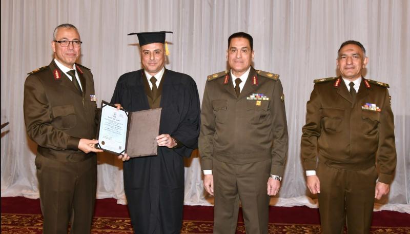 الأكاديمية الطبية العسكرية تنظم مراسم تسليم الشهادات العلمية وتكريم المتميزين من الأطباء العسكريين والمدنيين (صور)