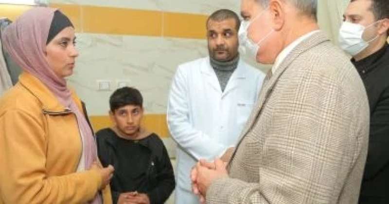 محافظ كفرالشيخ يطمئن على أطفال ”غزة” وأسرهم المصابين بمستشفى العبور