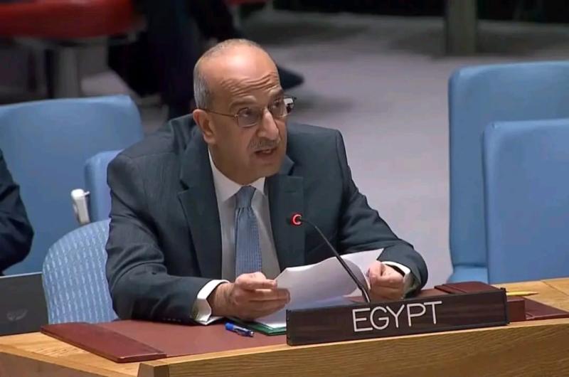 مندوب مصر بمجلس الأمن: ملتزمون بالعمل المتواصل لإيقاف الحرب المدمرة في غزة