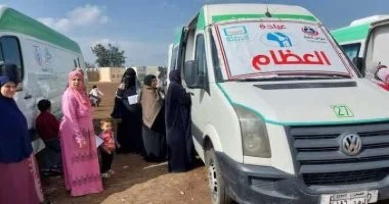 ٢٤٠٠ مريض بالقافلة الطبية بقرية السيسي