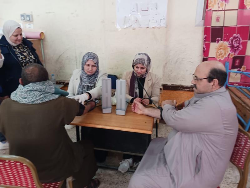 ٢٦٠٠ مريض بالقافلة الطبية لقرية حانوت ضمن المبادرة الرئاسية بالشرقية