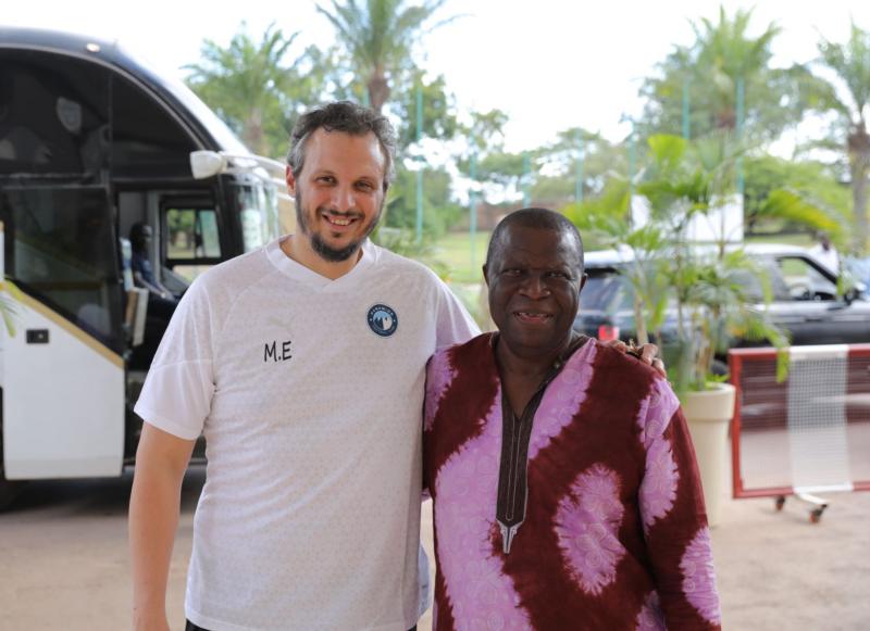 فريدريك كيتينجي نائب رئيس نادي مازيمبي  يزور بعثة نادي بيراميدز في لوبومباشي