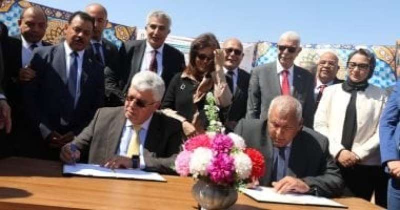 رئيس جامعة المنوفية يشهد وضع حجر أساس مشروع أرض الجامعات المصرية بالوادى الجديد