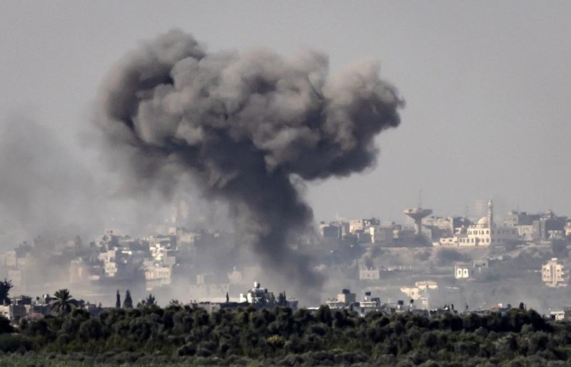 قصف لطائرات الاحتلال الإسرائيلي على دير البح