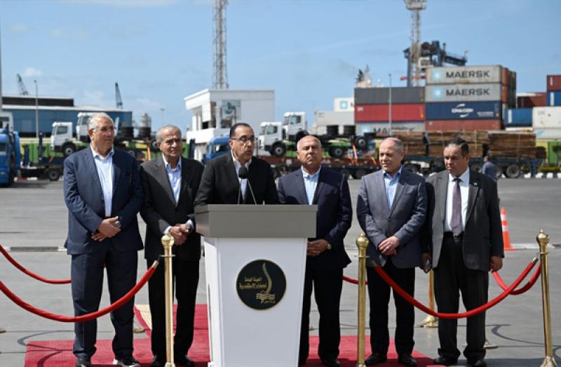 أبرز تصريحات رئيس الوزراء من ميناء الإسكندري.. المواطن سيشعر تدريجيا بالآثار الإيجابية للإجراءات الاقتصادية قريبا.
