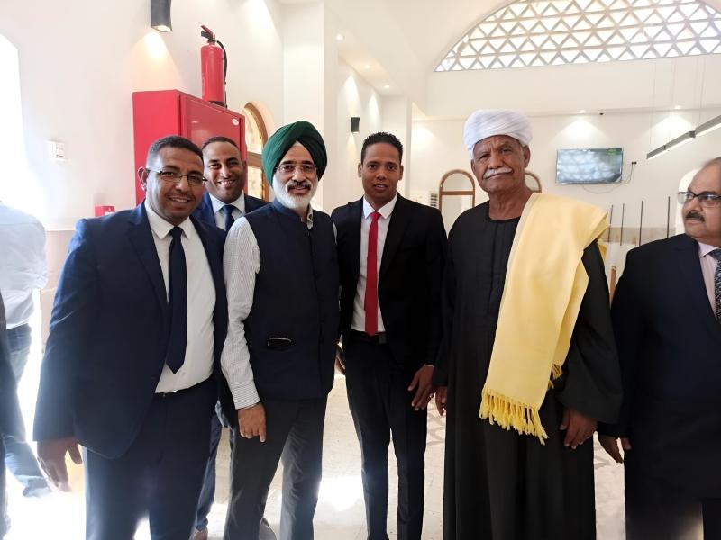 ”السفير الهندي” بالقاهرة يزور مكتب بريد فارس بأسوان