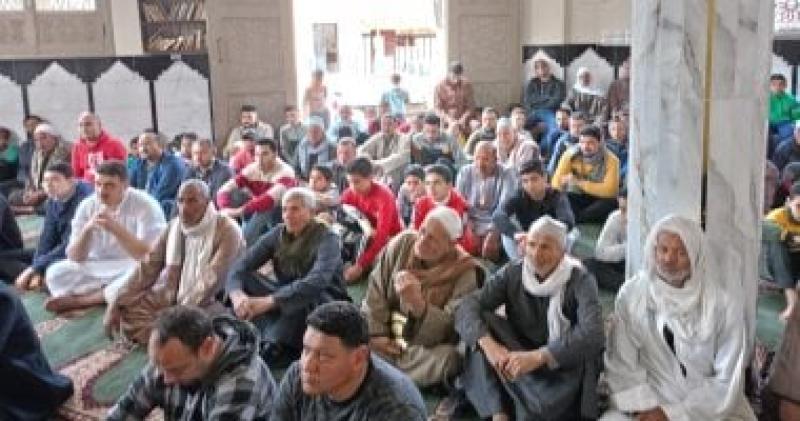 الحضور خلال افتتاح مسجد البطراوي