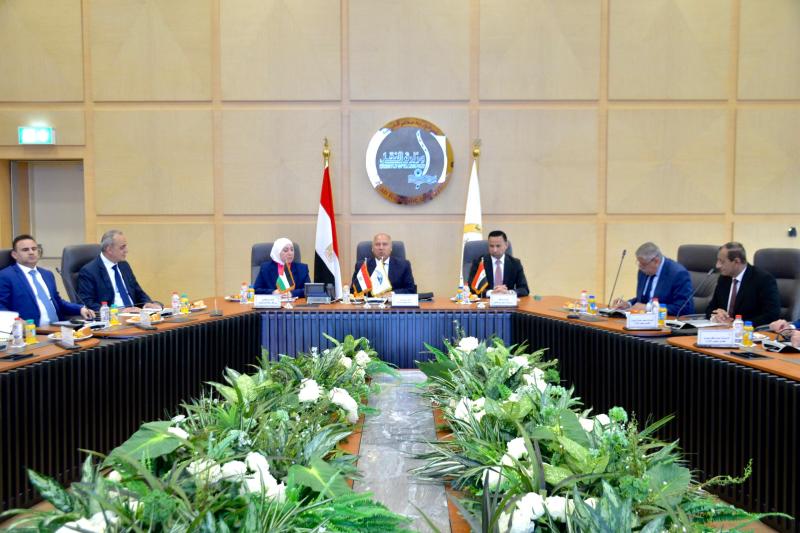 وزير النقل المصري وبحضور وزيرة النقل الاردنية يترأس الجمعية العمومية لشركة الجسر العربي