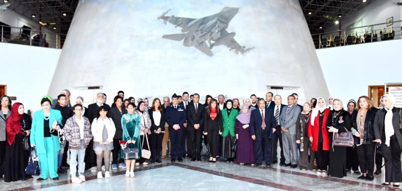 القوات الجوية تنظم إحتفالية (يوم الوفاء) لتكريم عدد من أسر الشهداء بمتحف القوات الجوية (صور)