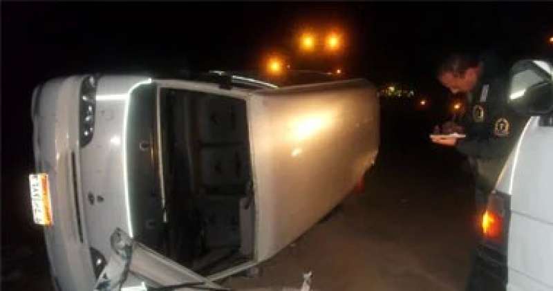 إصابة 15 شخصا فى حادث انقلاب سيارة ميكروباص بـ”صحراوى أسوان”