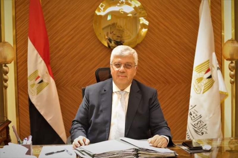 رئيس جامعة القاهرة يعزى وزير التعليم العالي في وفاة شقيقه