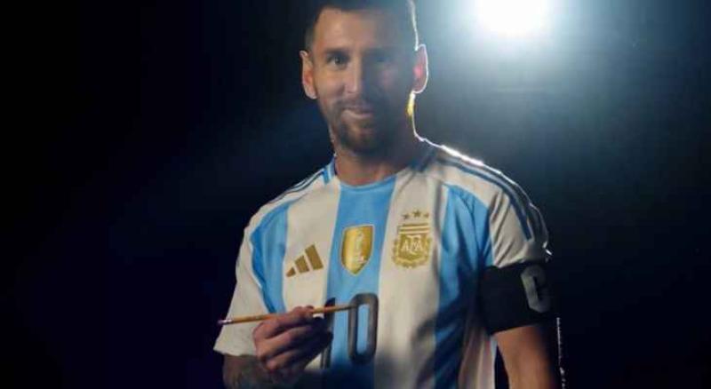 منتخب الأرجنتين يعلن عن قميصه الجديد