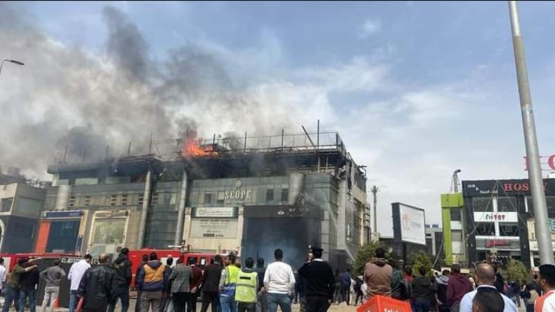 النيران تلتهم فرع أحد البنوك و«ملهى ليلي» في حريق مول التجمع الخامس | صور