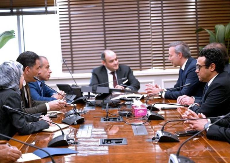وزير التجارة والصناعة يبحث مع وفد شركة بي اس اتش العالمية خططها الحالية والمستقبلية بالسوق المصري