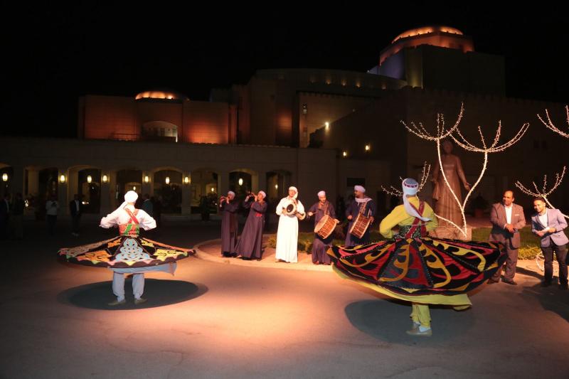 وائل الفشني والتنورة التراثية في افتتاح ليالي الاوبرا الرمضانية