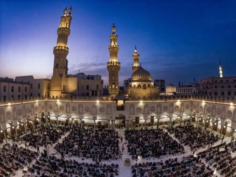 درس التراويح بالجامع الأزهر: الناس في رمضان ثلاثة أصناف والفائز من اجتهد في الطاعات
